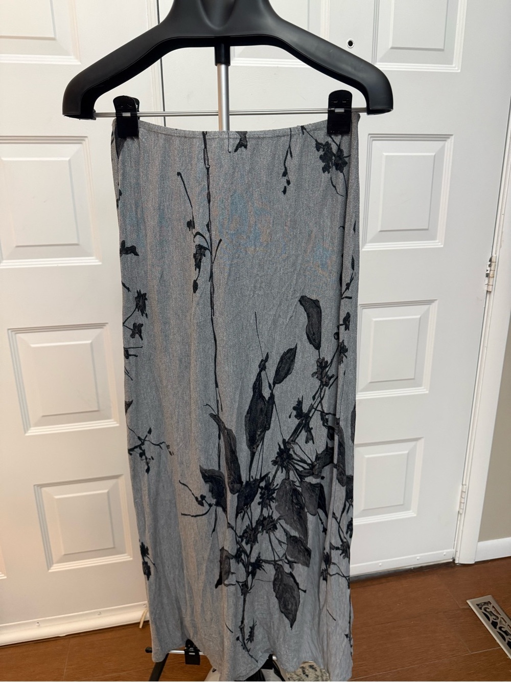 Carole Little Gray Maxi Skirt with Black Floral Motif - Picture 1 of 3